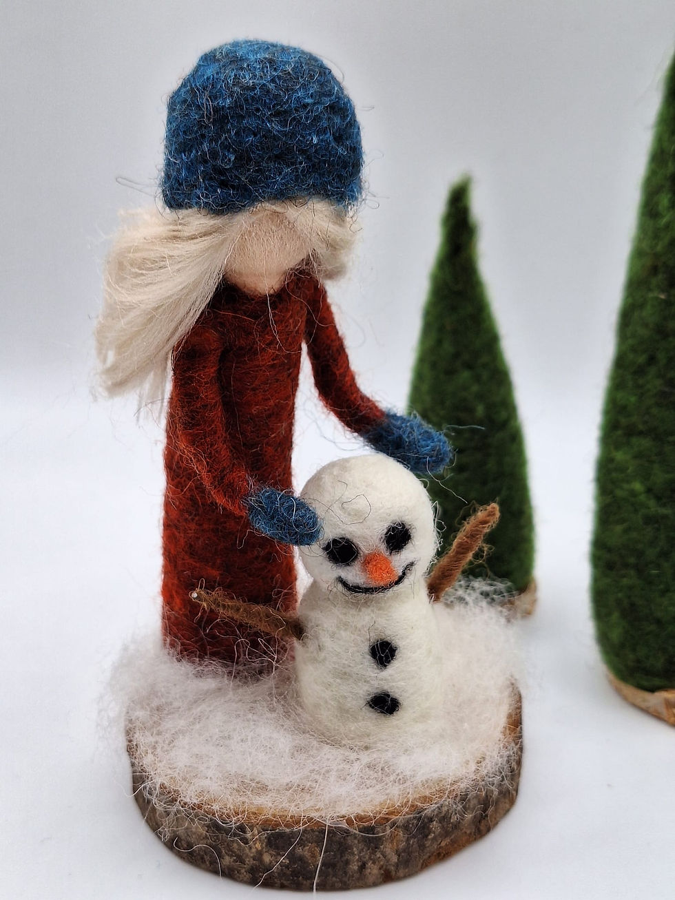 Mädchen mit Schneemann