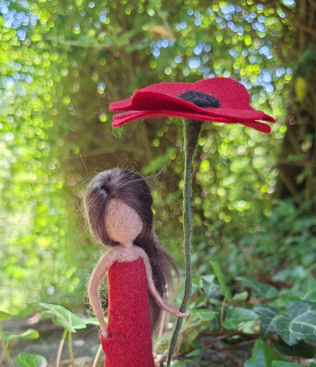 Runa- das Blumenmädchen der roten Blumen