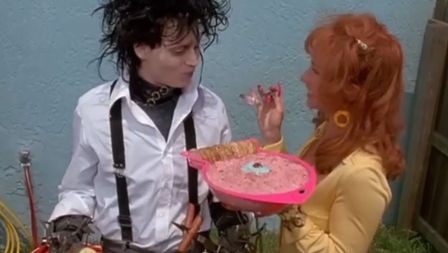 Qué es la ensalada de Ambrosía que Joyce le da a Edwuard en "El joven manos de tijera"