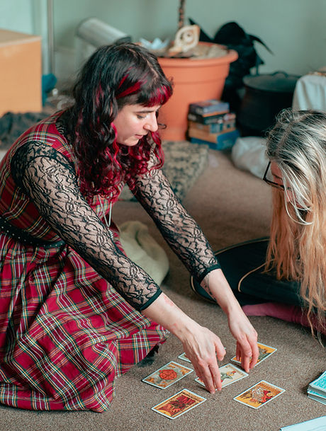 Jess teaching a 1:1 student how to read tarot in Sheffield