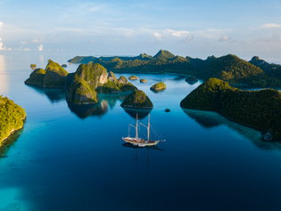 Raja Ampat yacht charters 