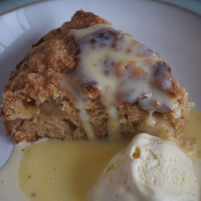 Irish Apple Crumble Cake