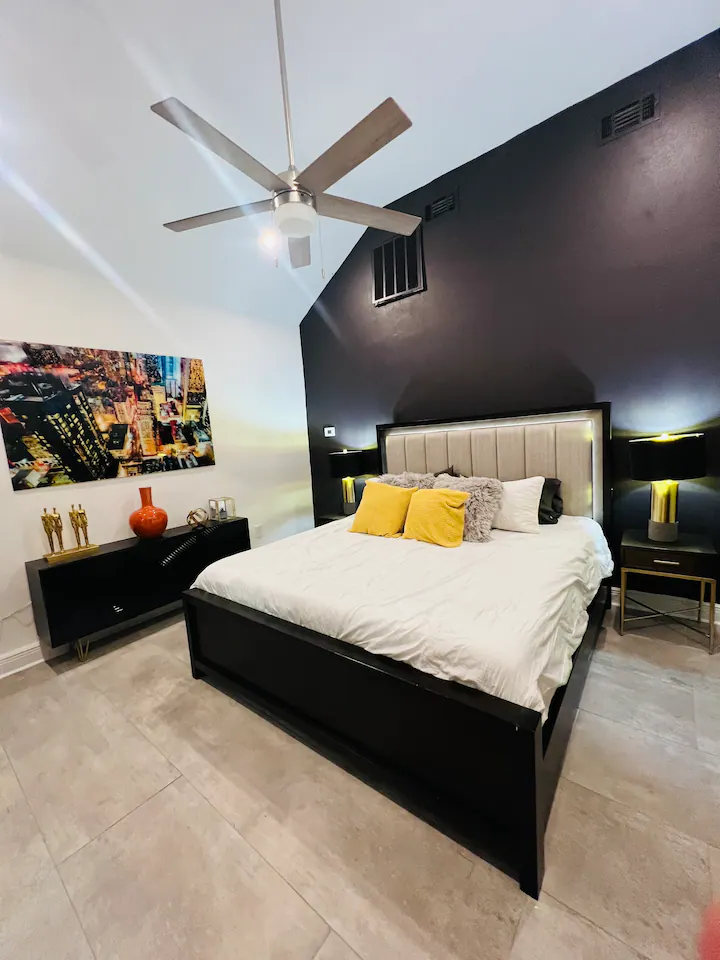 Renting on Sunshine, guesthouse, New Orleans, sala,Fab lil , sala set with mirror, bedroom, bathroom