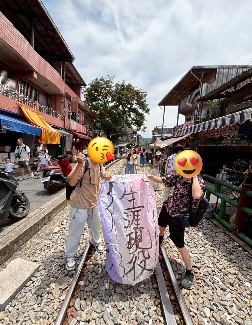 十份でランタンを飛ばす