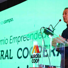 Aurora premia cooperados e técnicos por excelência no campo em Chapecó