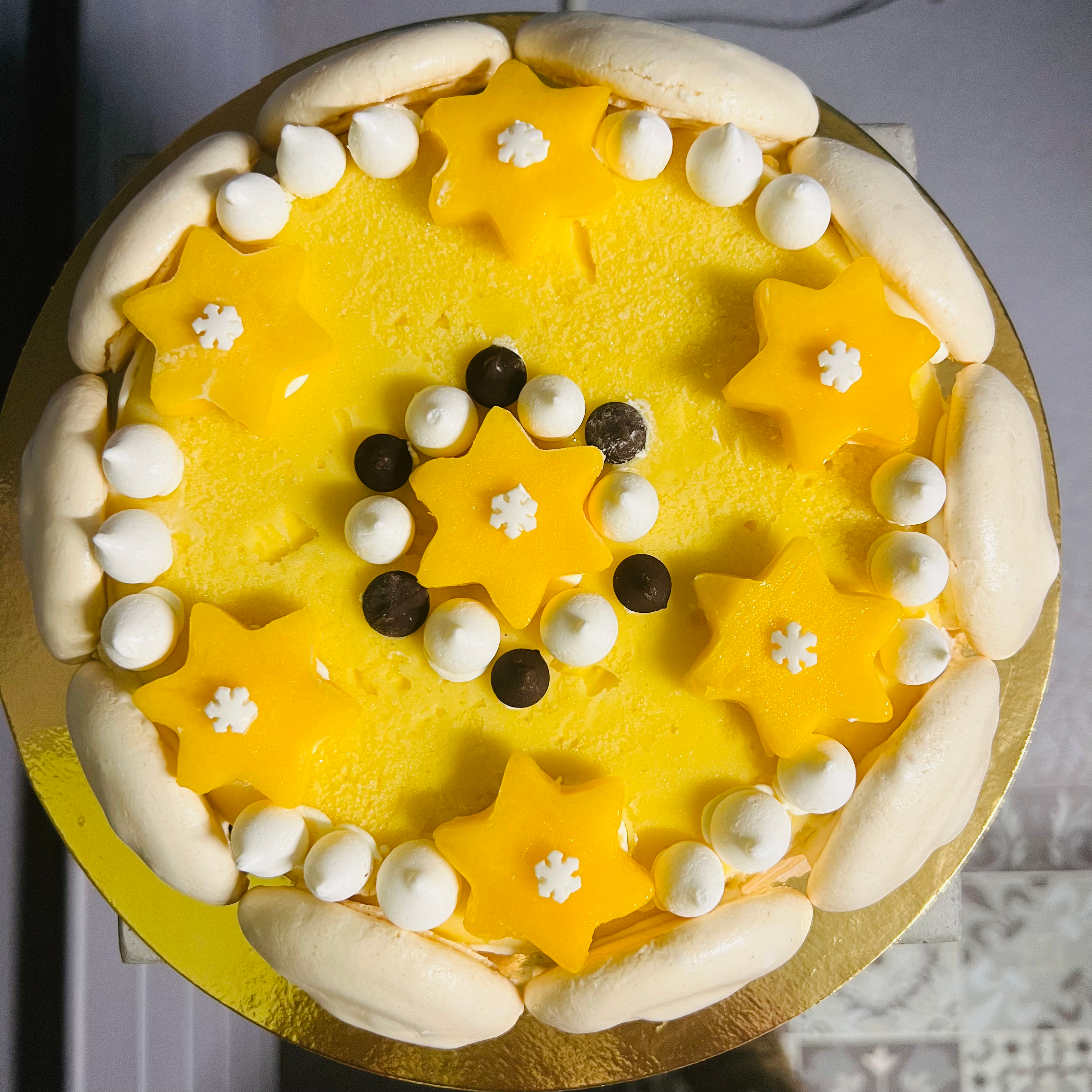 Vacherin mangue, chocolat et meringue maison