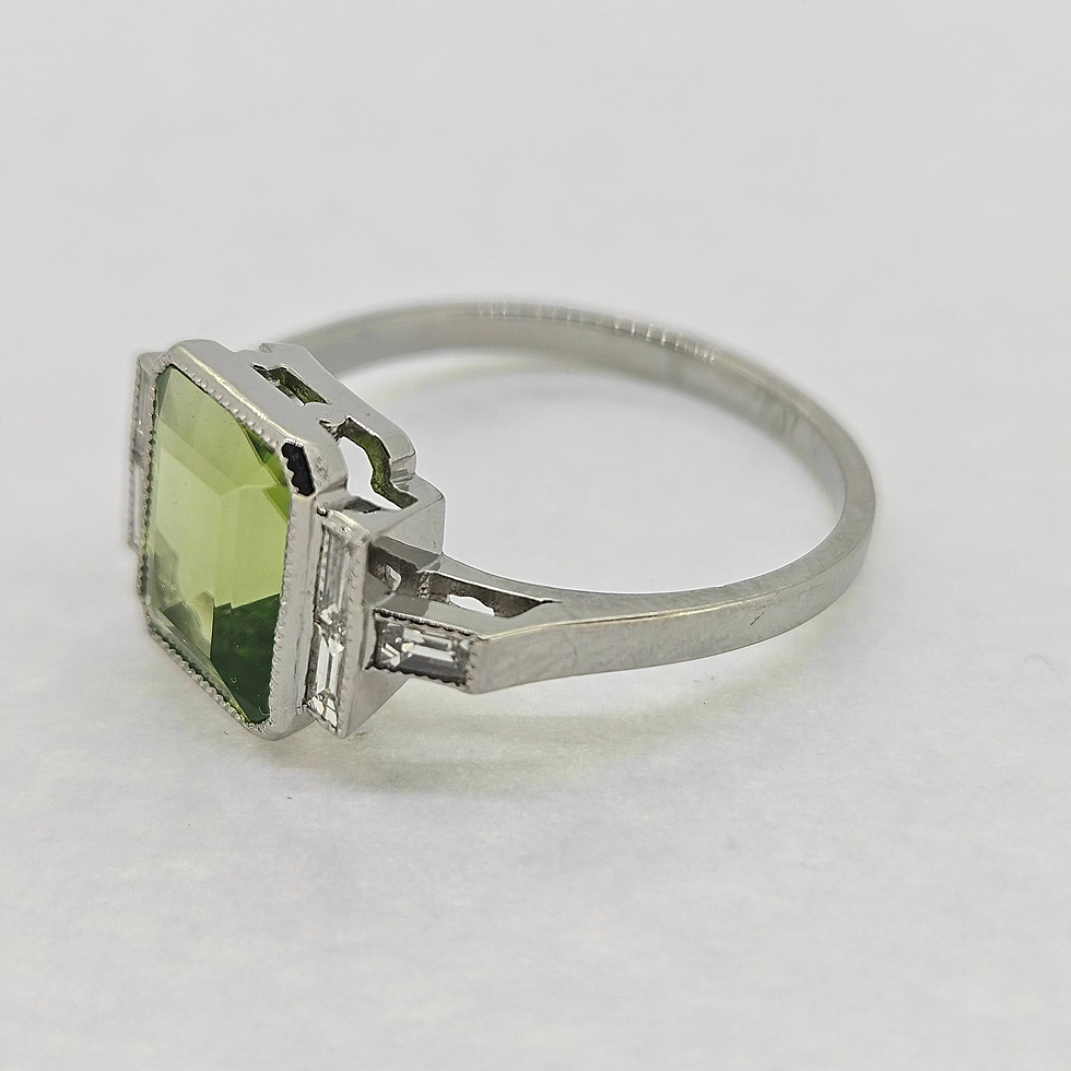 Thumbnail: Peridot and Diamond Ring P2.60 D.30 Pt.