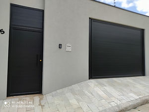 portão de acesso mais portão garagem preto aluminio premium.jpg