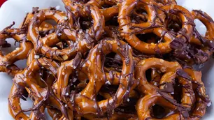 What is the best snacks and drink for a late night/ best late night snacks and drinks 