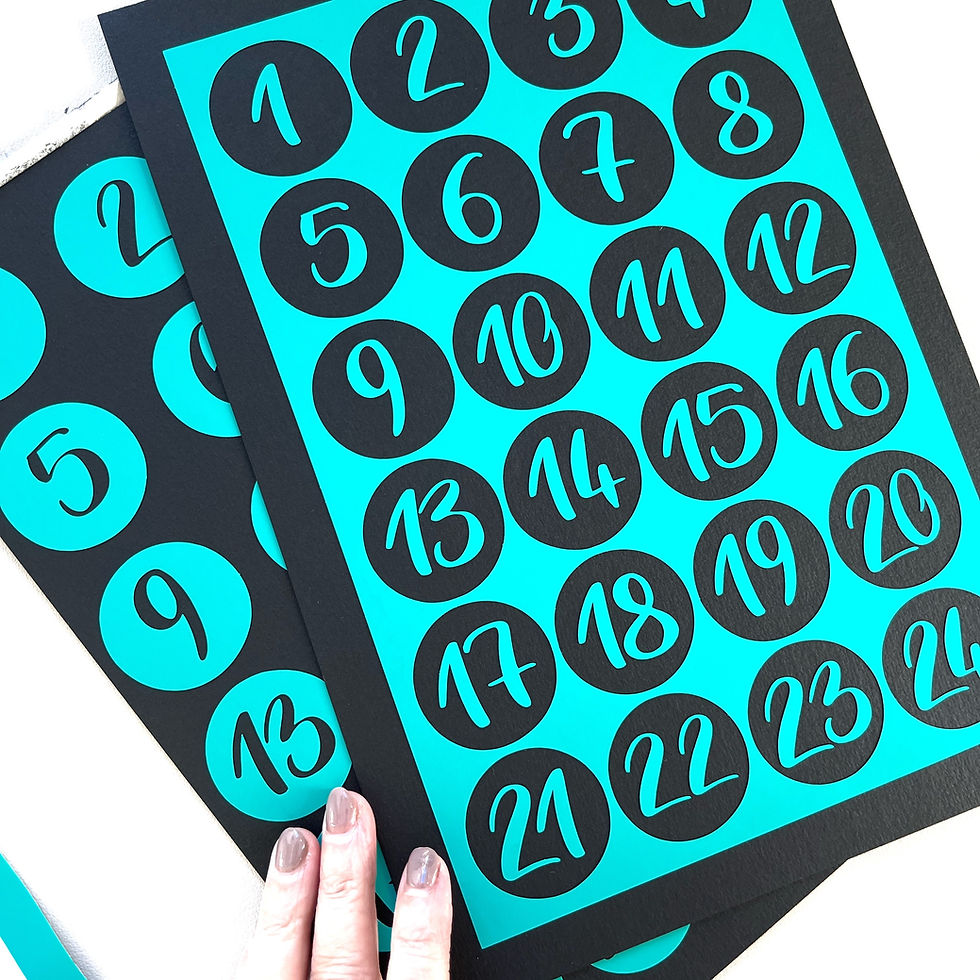 Miniatura: Stencil semplicemente colorato con 24 numeri per il calendario dell'Avvento