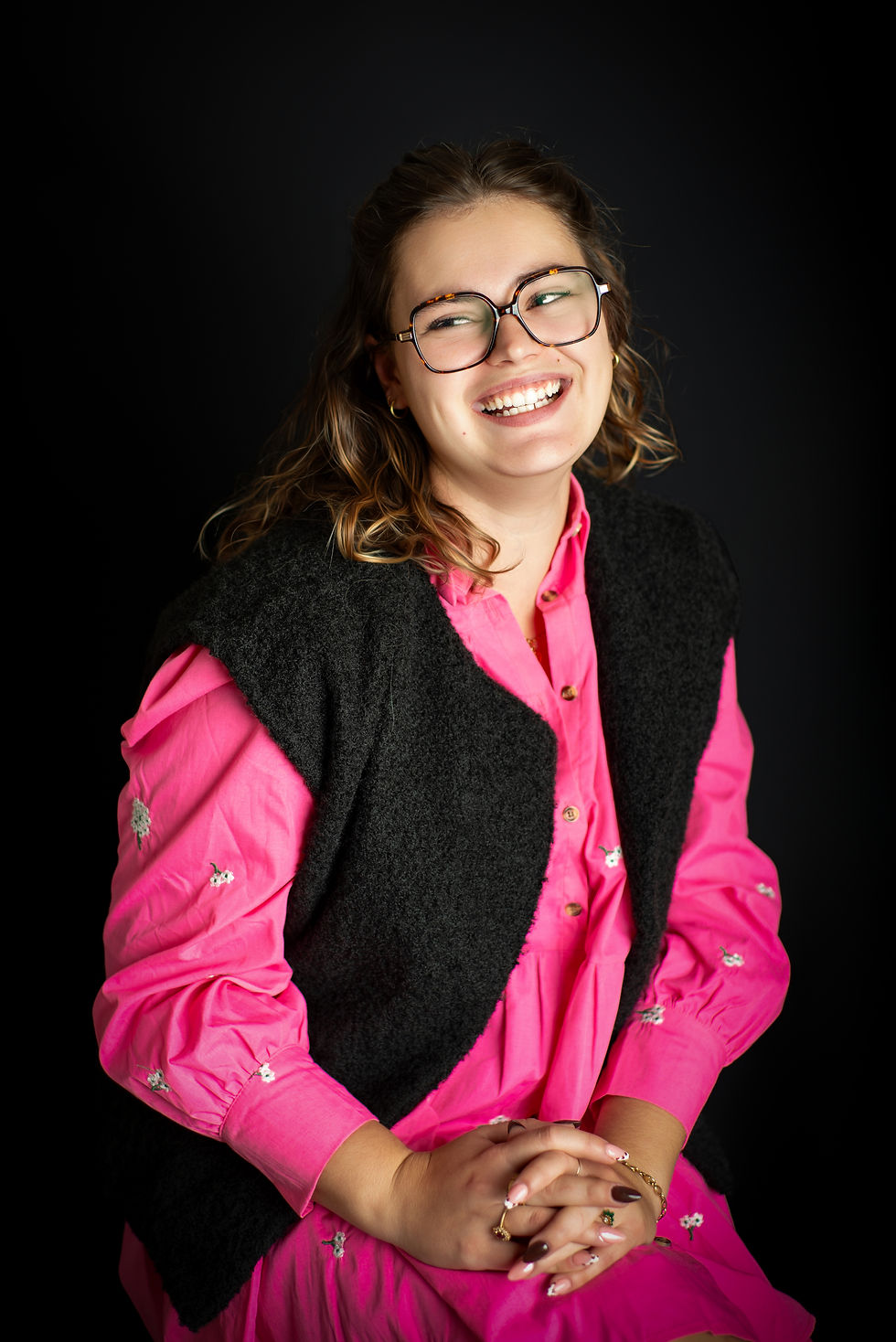 Portrait de femme souriante réalisé par Kassandra Photographie lors de la journée Octobre Rose à Tournon-sur-Rhône.