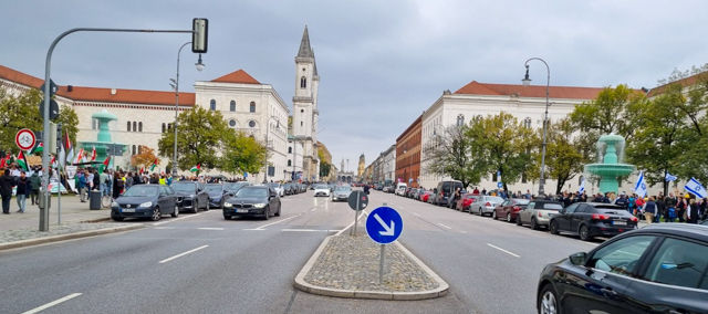 Mein Platz an diesem Tag - ratlos und deprimiert zwischen beiden Parteien! 