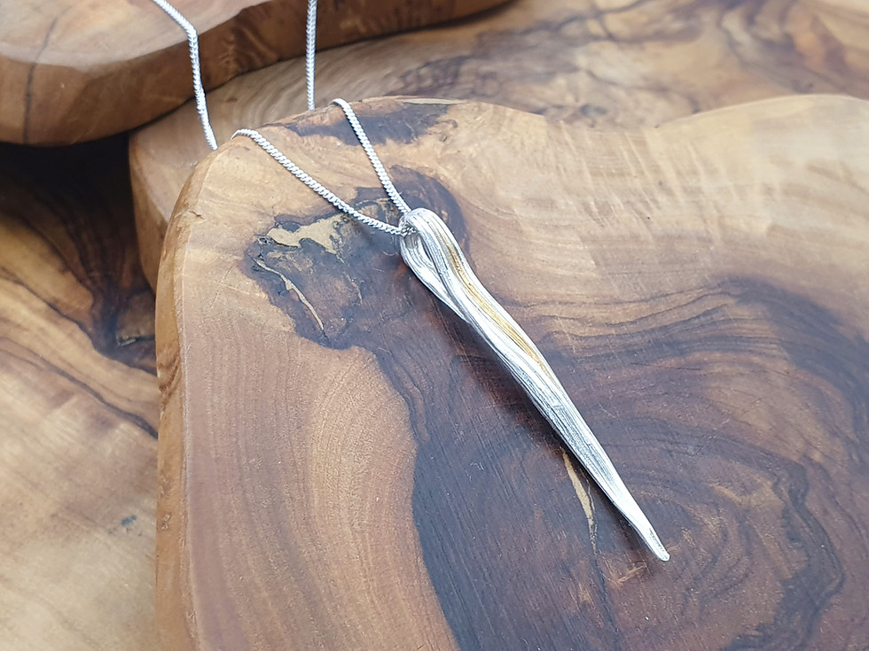 Thumbnail: Mitsuro hikime necklace with 24k gold accent