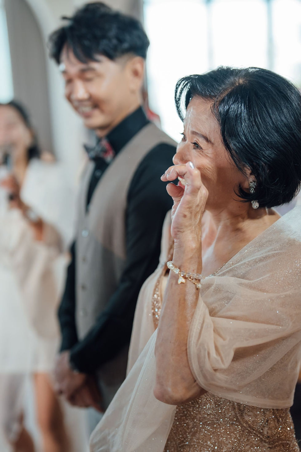 最受推薦的婚攝匡匡，是六便士攝影團隊的攝影師，他在彰化，著名的成美文化園，進行了婚禮攝影，採取自然風格的婚禮紀錄，場地是在松柏軒，是讓人安心又喜愛的攝影師。