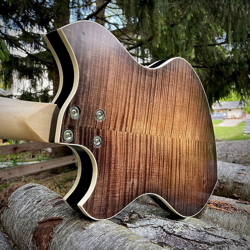 Thumbnail: Goatrock Guitars Tomahawk
