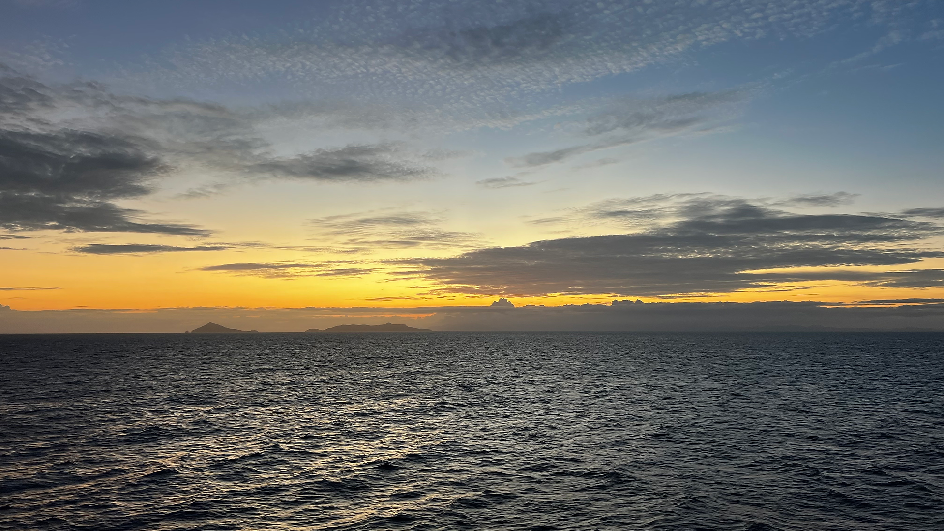 HX Hurtigruten Pole to Pole