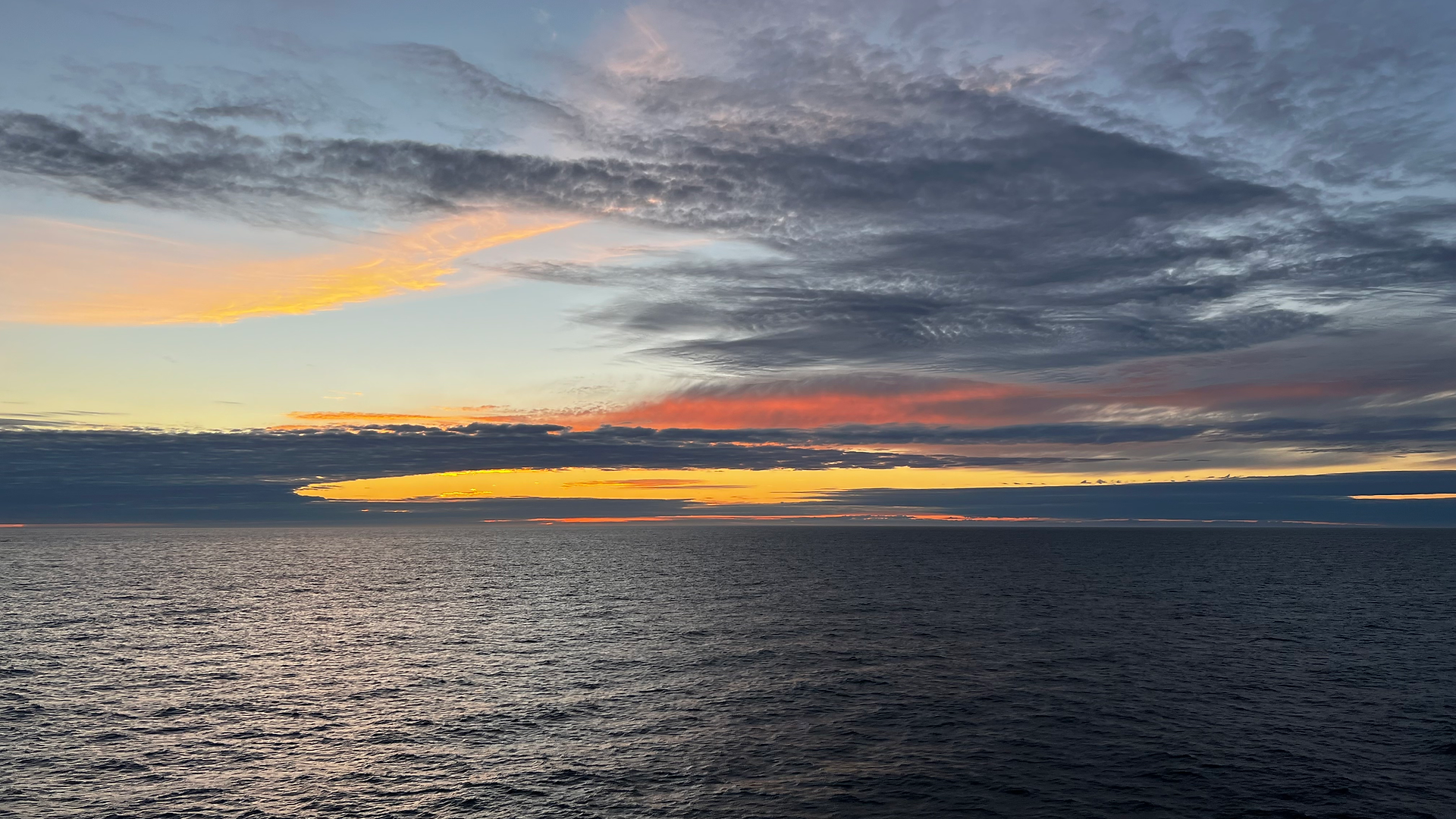 HX Hurtigruten Pole to Pole