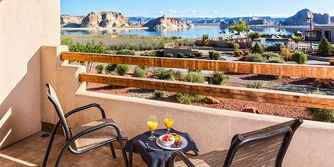 lake-powell-resort_lake-view-room_patio_108_1000x500.jpeg