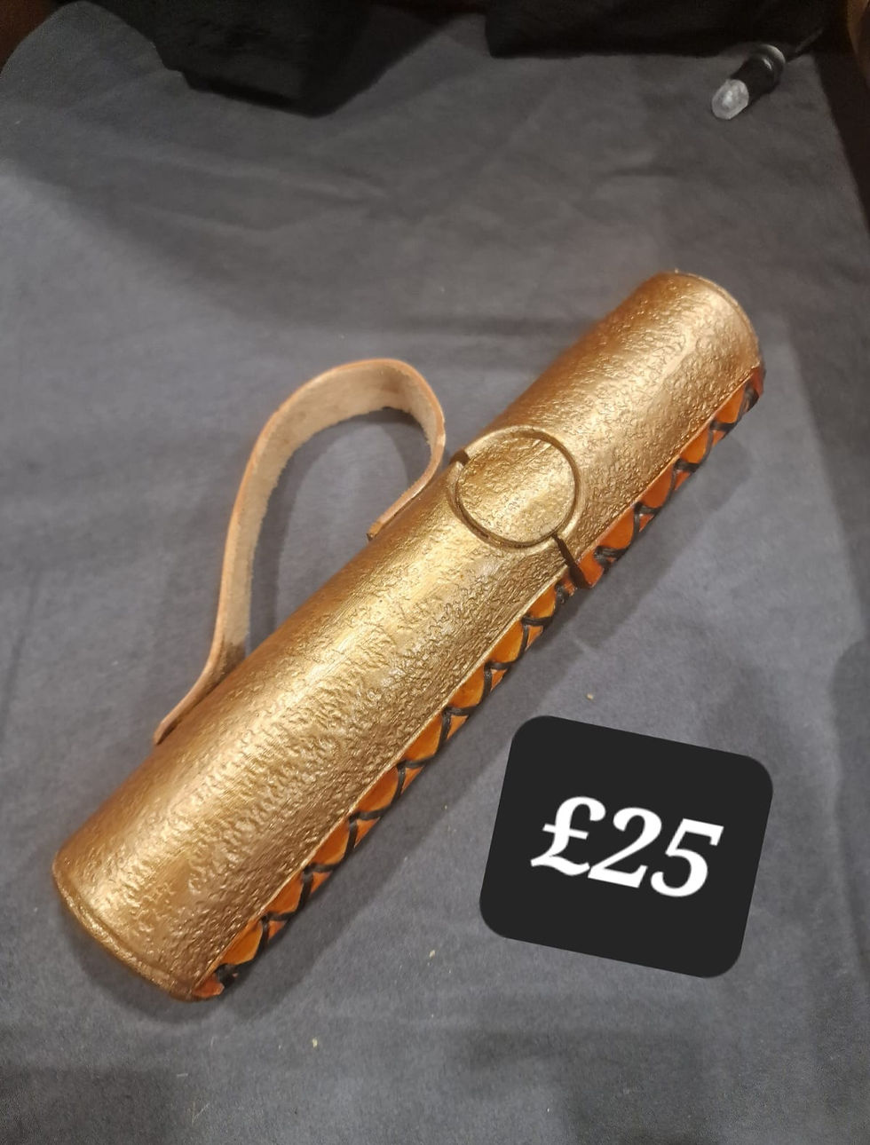 Scroll holder 