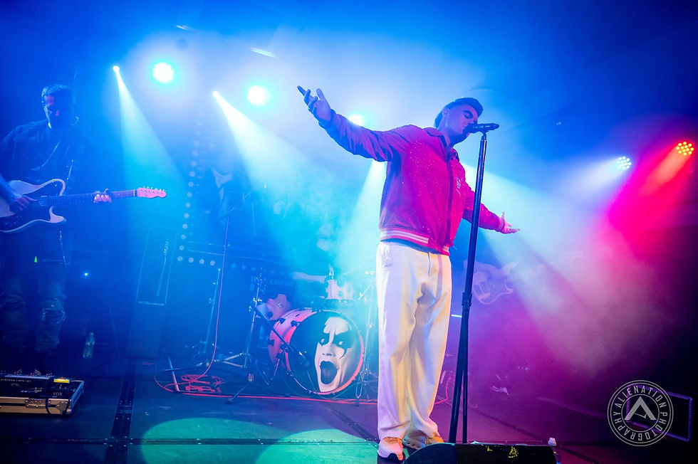 Dan Budd performing as Robbie Williams live at The Northcourt LIVE in Abingdon