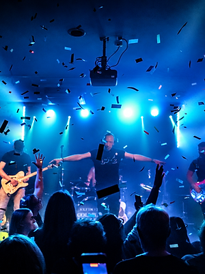 Ultimate Coldplay, a tribute to Coldplay, performing at The Northcourt LIVE in Abingdon with a cheering crowd and confetti.
