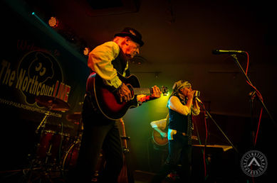 Spike from The Quireboys and Del performing on stage at The Northcourt LIVE