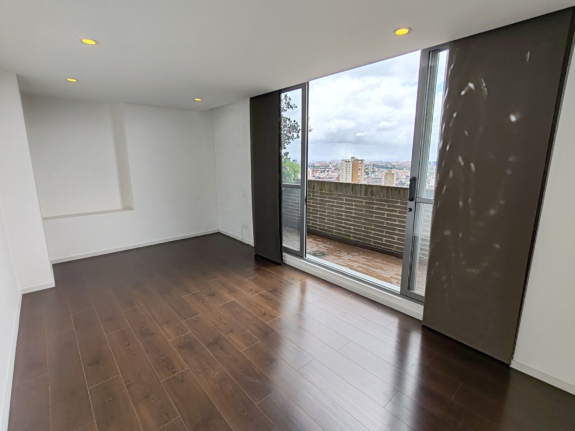 APARTAMENTO PENTHOUSE EN VENTA. 2 HABITACIONES, 1.5 BAÑOS, 2 GARAJES, DEPÓSITO. BOSQUE CALDERÓN - CHAPINERO - BOGOTÁ