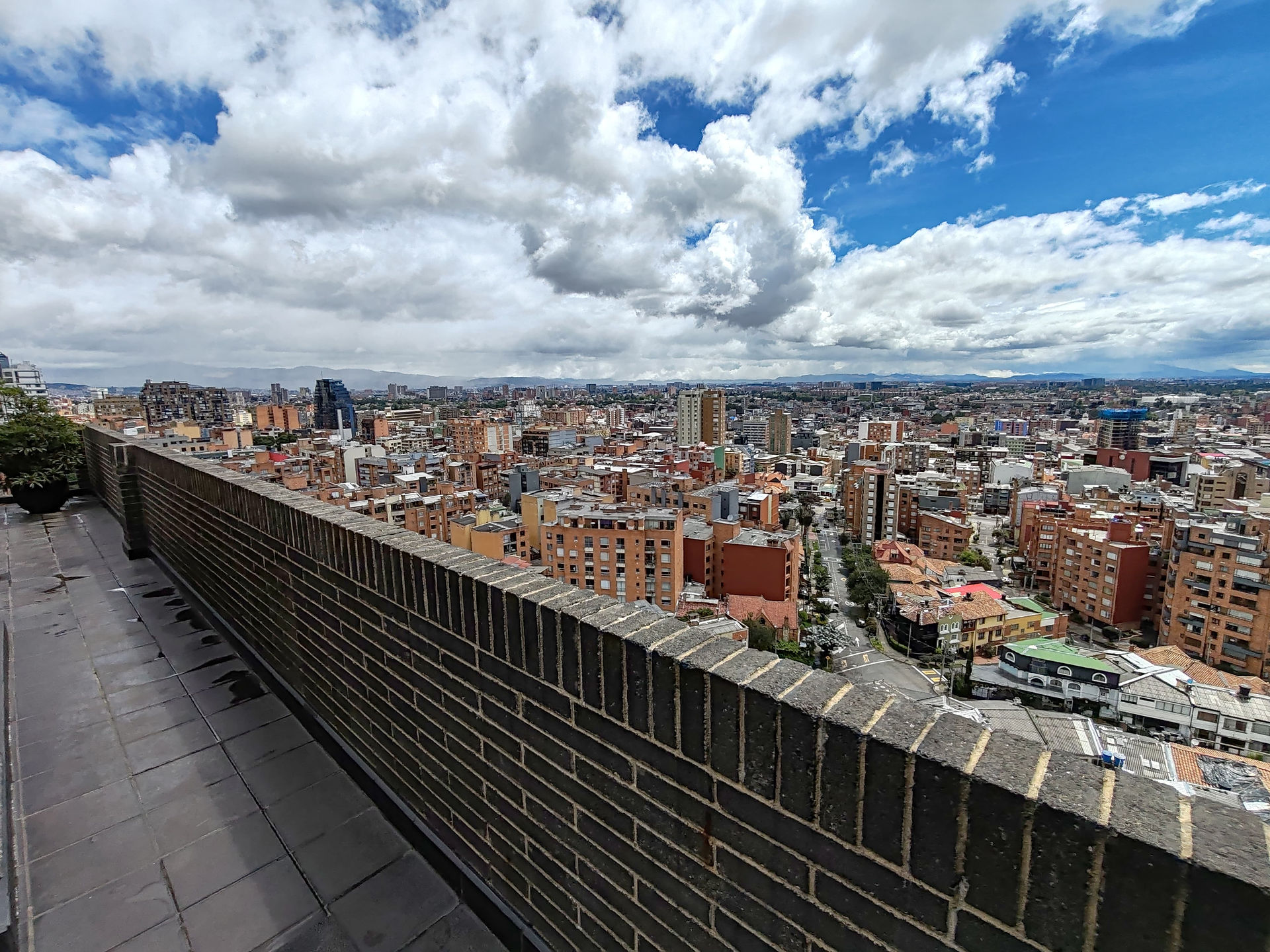 APARTAMENTO PENTHOUSE EN VENTA. 2 HABITACIONES, 1.5 BAÑOS, 2 GARAJES, DEPÓSITO. BOSQUE CALDERÓN - CHAPINERO - BOGOTÁ