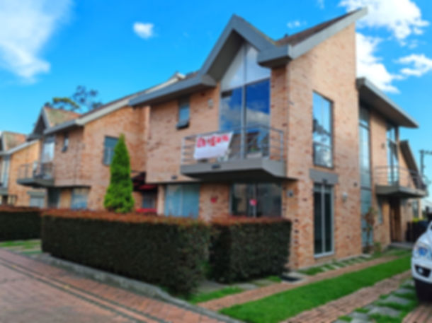 CASA EN VENTA | 4 HABITACIONES - 4.5 BAÑOS - 5 GARAJES | LA BALSA - CHIA