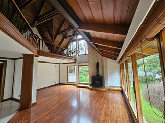 sala CASA - CHALET EN ARRIENDO | 4 HABITACIONES - 5 BAÑOS - 7 PARQUEADEROS | BOSQUE DE PINOS – USAQUÉN - BOGOTÁ