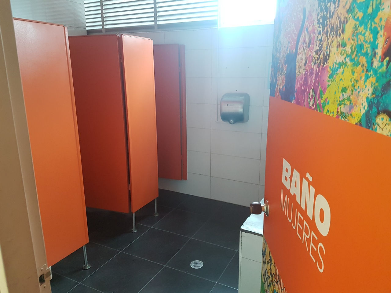 EDIFICIO USO MIXTO EN VENTA. COMERCIAL - SERVICIOS - RESIDENCIAL.  TOBERÍN - USAQUÉN - BOGOTÁ.