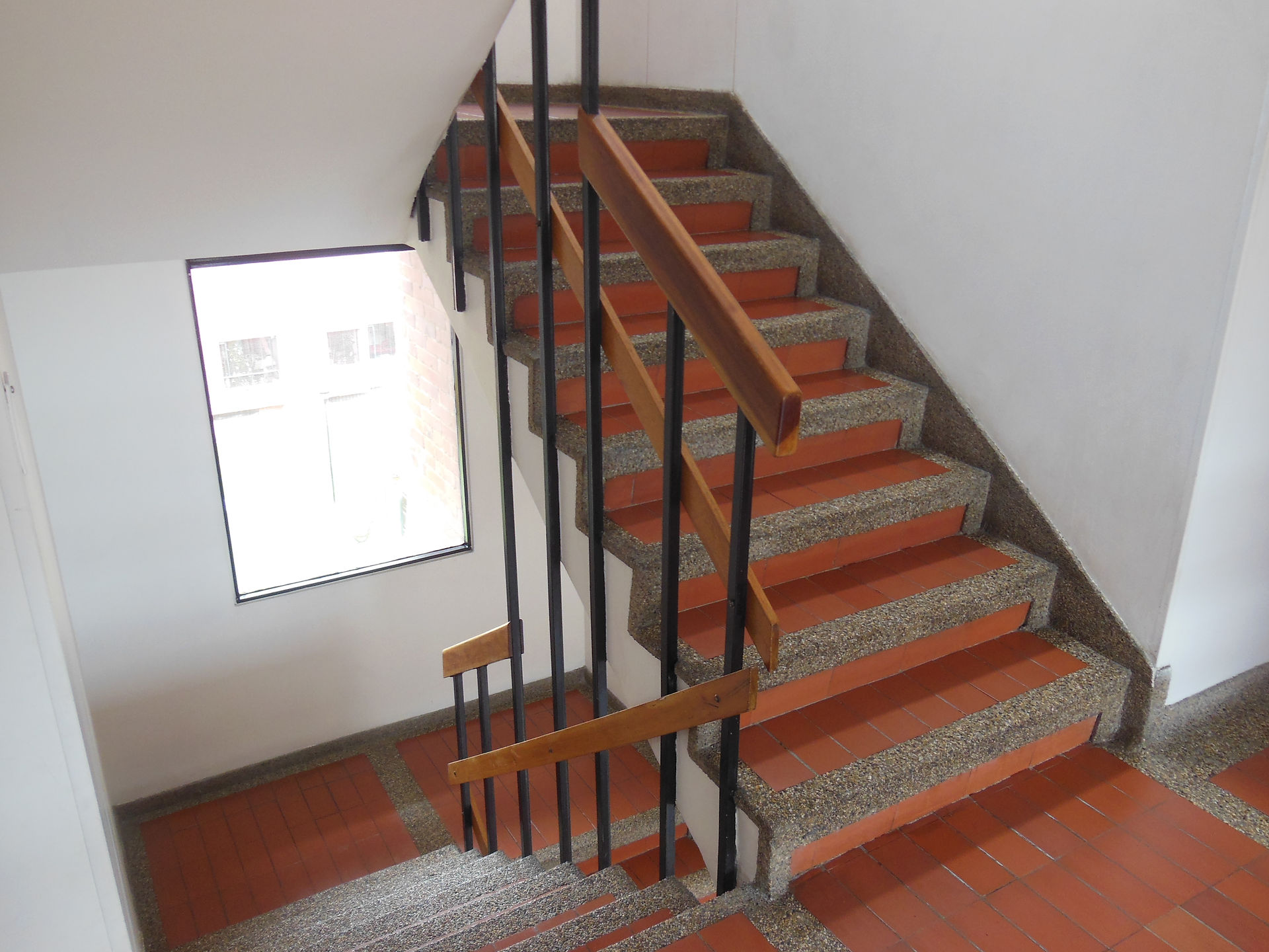 41_Escaleras_de_Acceso_-_Apartamento_en_