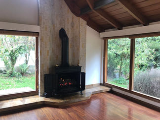 chimenea CASA - CHALET EN ARRIENDO | 4 HABITACIONES - 5 BAÑOS - 7 PARQUEADEROS | BOSQUE DE PINOS – USAQUÉN - BOGOTÁ
