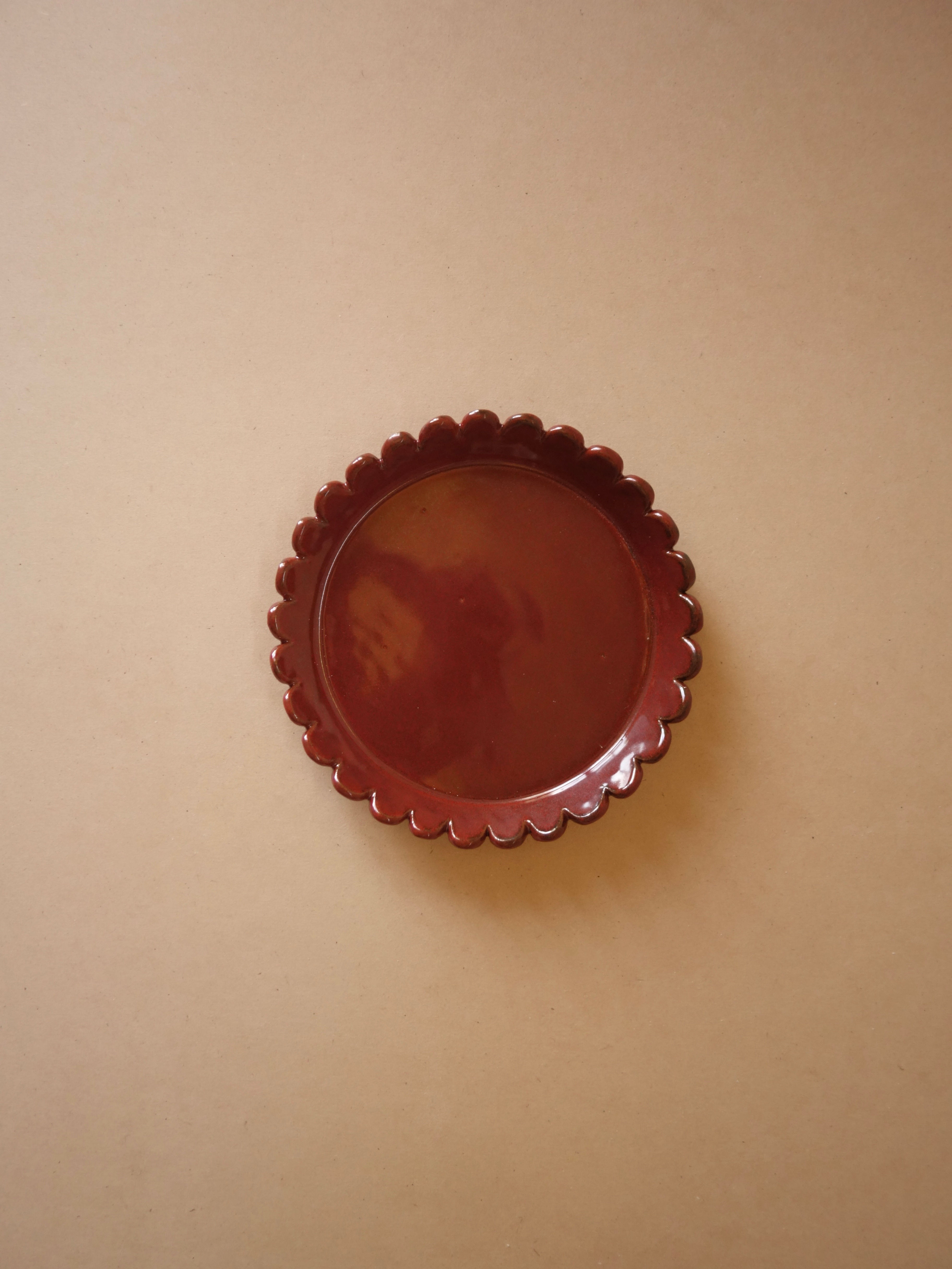 Maroon Daisy Cake Plate