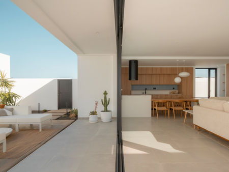 Villa de vacaciones en Fuerteventura con piscina privada y diseño exclusivo. Perfecta para unas vacaciones en familia o con amigos en las Islas Canarias.