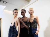 Hautes Coutures Automne-Hiver 2026-2027 : Giorgio Armani Privé entre tradition et sensualité