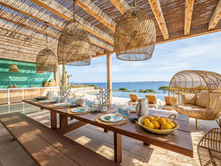 Vacances multigénérationnelles : le nouveau luxe du voyage en famille