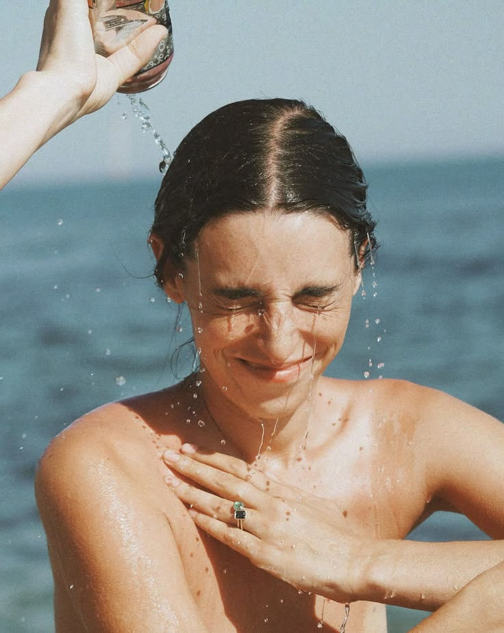 Après la mer, la peau change de rythme : trois soins hydratants pour prolonger les bienfaits de l'été
