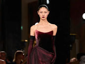 Elie Saab fait entrer la Haute Couture dans un univers onirique