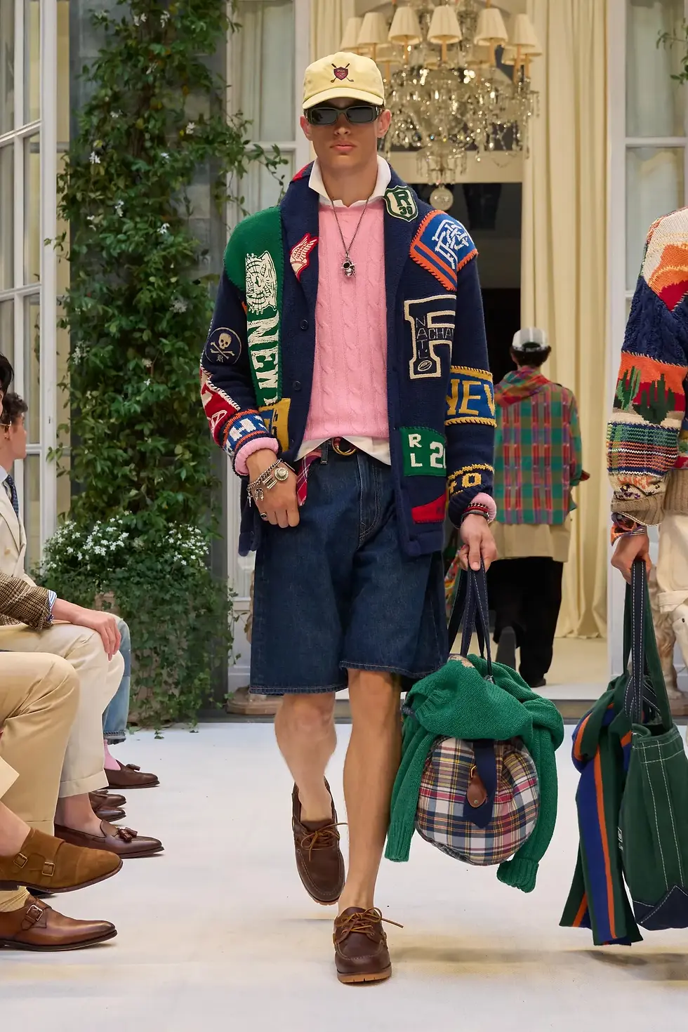 L’esprit preppy réinventé entre élégance et aventure.