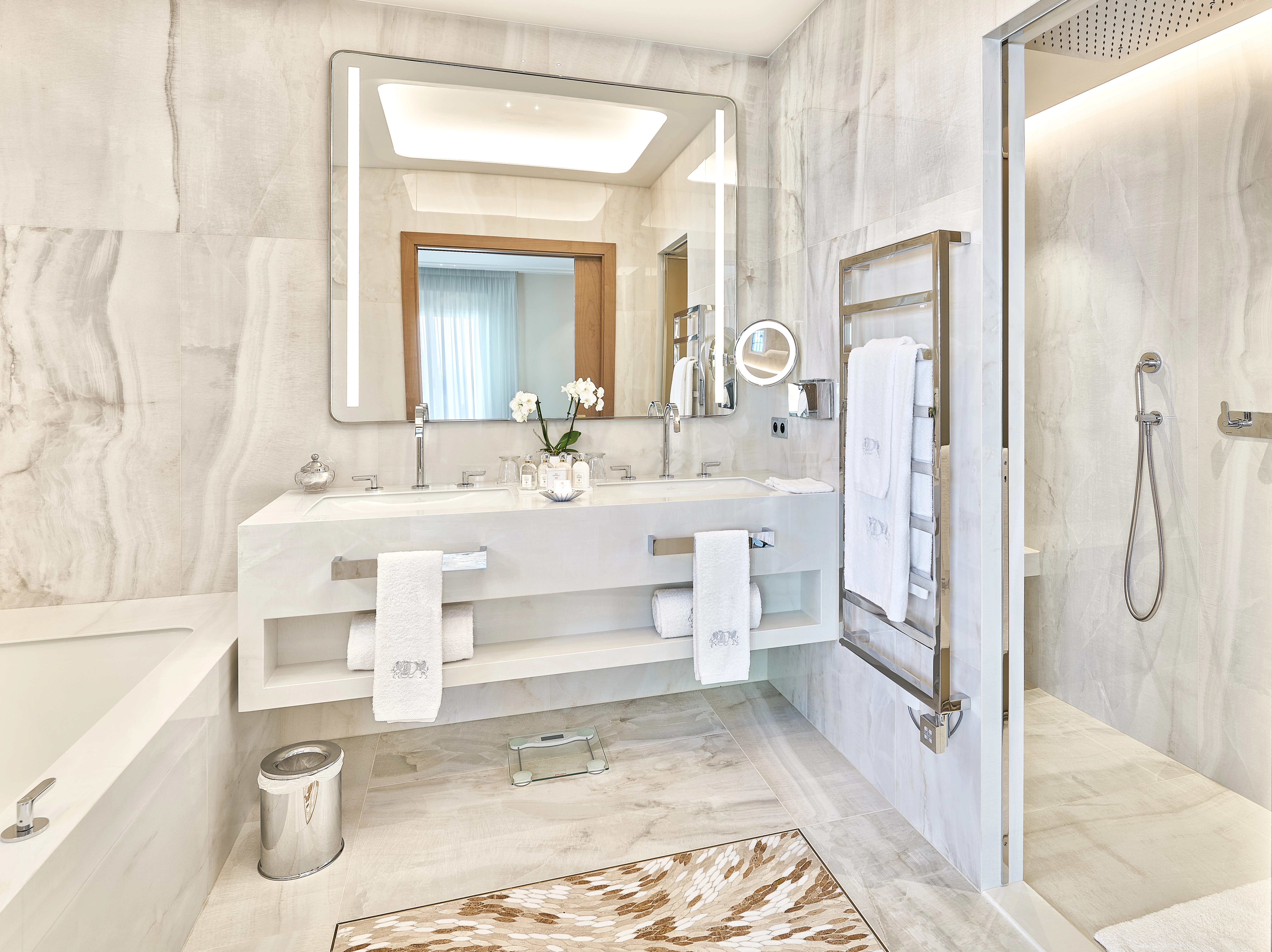 Salle de bain Villa Mistinguett ©LaRéserve