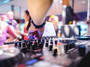¿Porque contratar un Dj para tu fiesta?