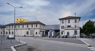 Una afirmación arquitectónica: El edificio como una ciudad que se transforma. Fundación Prada Milán.