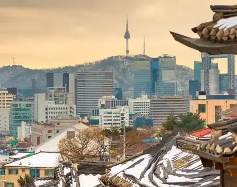 Namsan tower vue depuis un hanok village