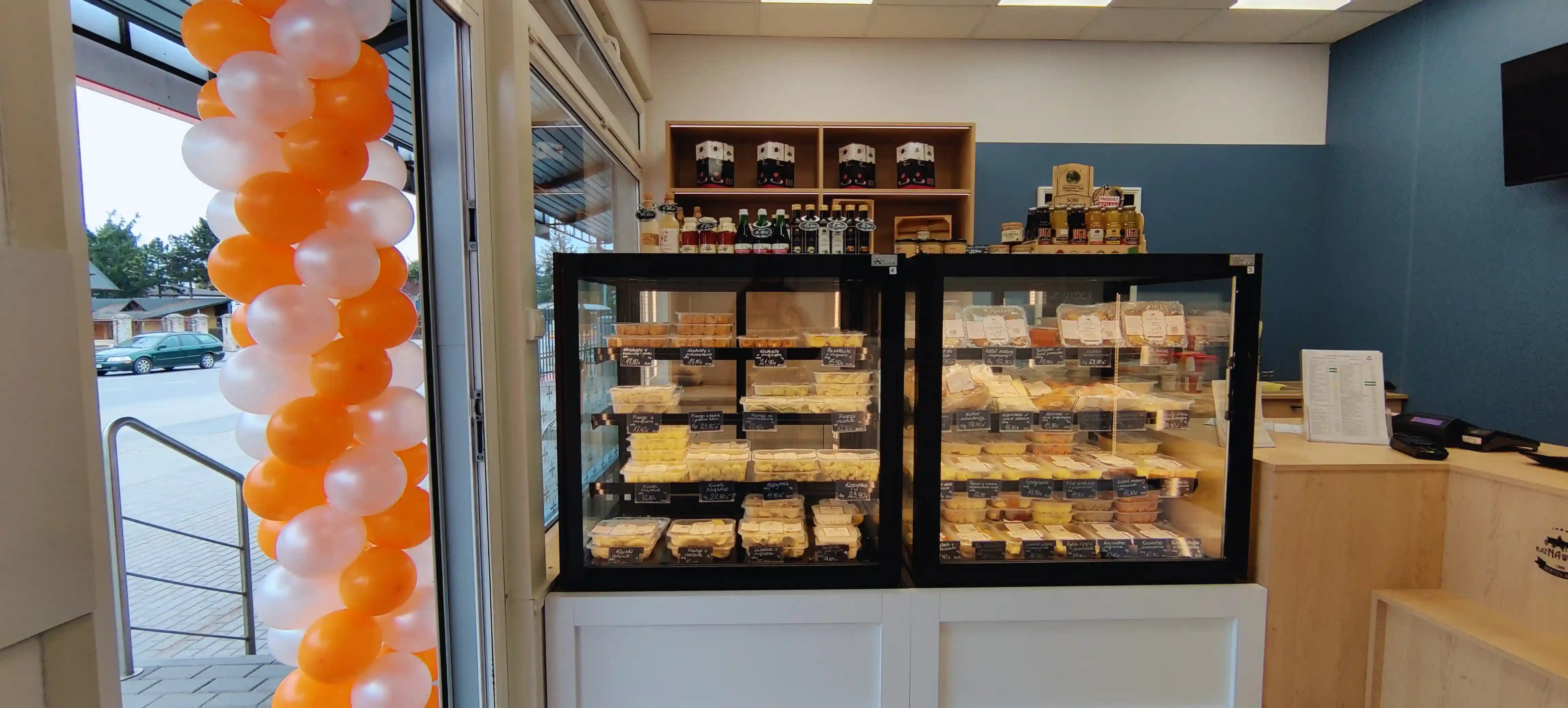 Wnętrze sklepu Raz na Wozie w Łodzi, domowe obiady i gotowe dania na wynos Andrzejów