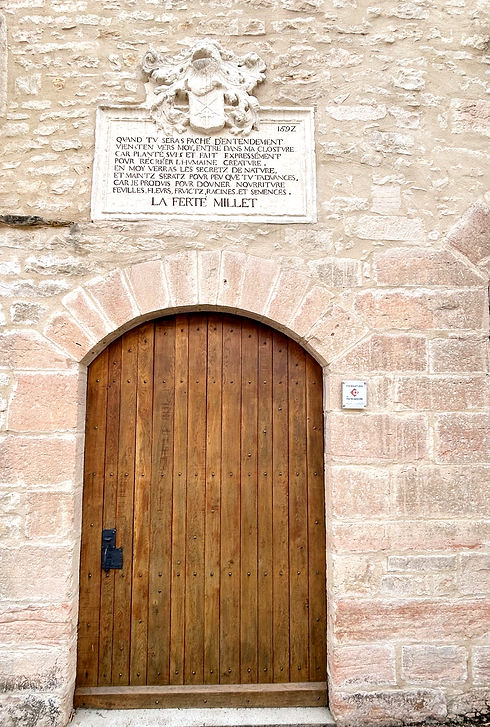 plaque ext 1_edited.jpg