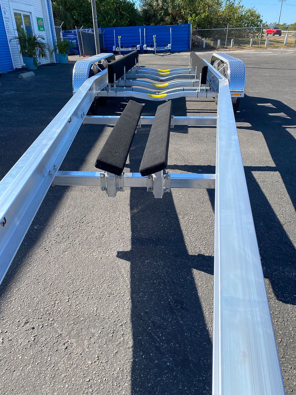 Thumbnail: 10,500 GVWR 26-32 FT Triple Axle