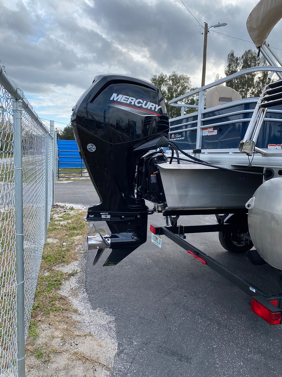 Thumbnail: 2023 Sun Tracker 20 DLX Fishing Barge