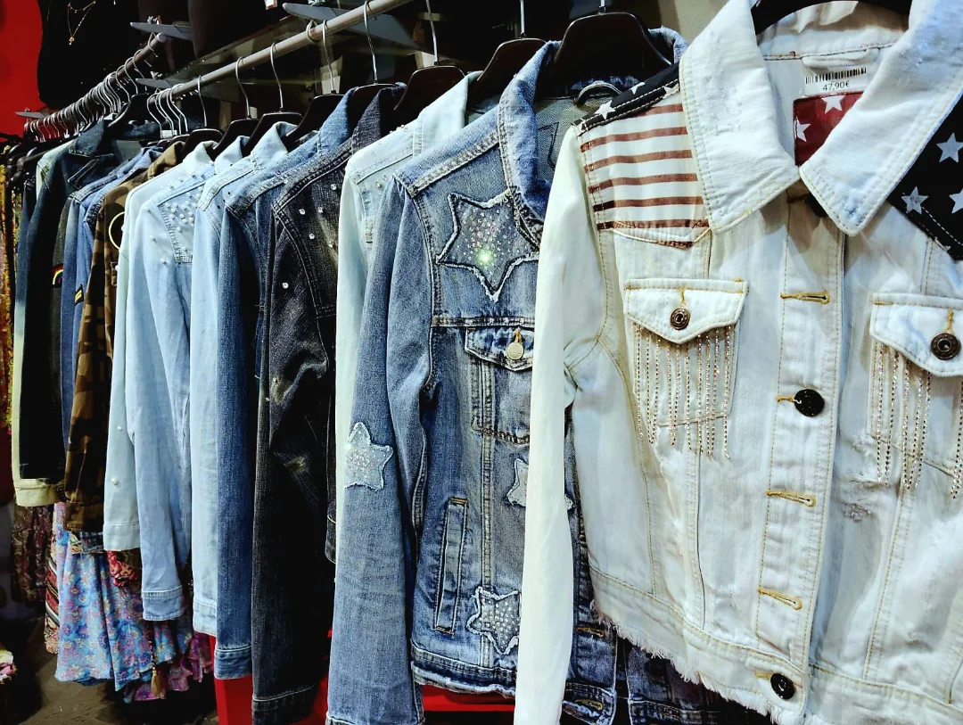 Alfama, Lisbon souvenirs, Second hand jacket, Custom denim jacket, veste en jean, casaco de ganga
