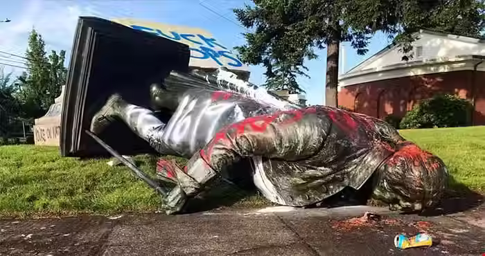 쓰러진 제퍼슨 동상에 적힌 1619